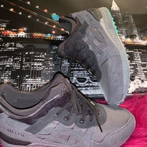 Size 9.5 men sneakers